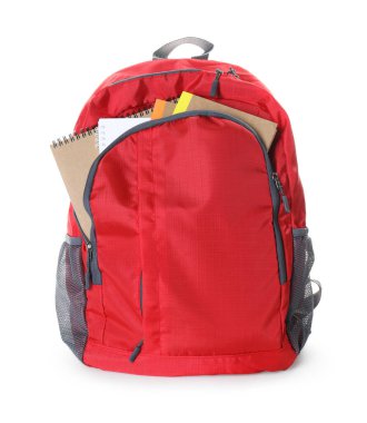 Beyaz üzerinde not defterleri olan kırmızı sırt çantası