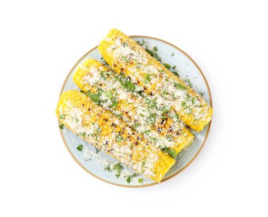 Lezzetli ızgara mısır koçanları maydanozlu ve peynirli beyaz, üst manzara