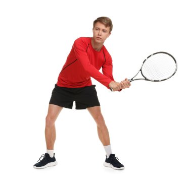 Beyaz arka planda tenis raketi olan bir adam.