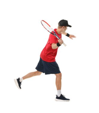 Beyaz arka planda tenis raketi olan bir adam.