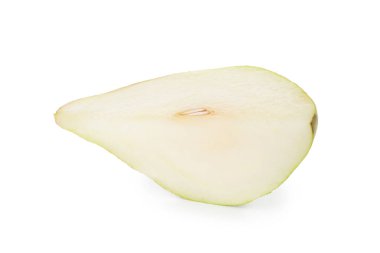 Olgun armut parçası beyaza izole edilmiş.