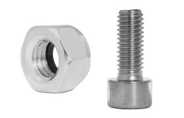 Metal fındık ve soket cıvatası beyaza izole edilmiş.