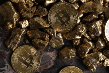 Bitcoinler ve altın külçeler masada, düz yatıyordu.