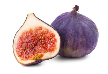 Tam ve kesilmiş incirler beyazda izole edilmiş.