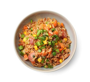 Lezzetli kızarmış pirinç, sebzeli ve domuz pastırmalı, beyaz, üst manzara.