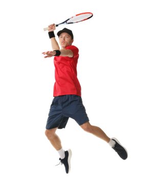 Beyaz arka planda tenis raketi olan bir adam.