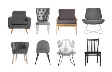 Beyazlara ayrılmış farklı sandalyeler, set. Mobilyalar şık.