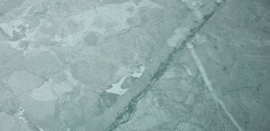 Arkaplan olarak renkli mermer yüzey, pankart tasarımı