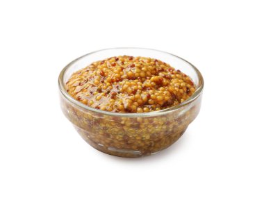 Tabakta tam tahıllı hardal, beyaza izole edilmiş.