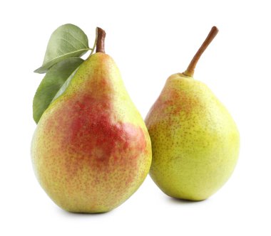 Taze armutlar ve beyaz yapraklar.