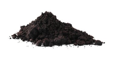 Beyazlar üzerinde izole edilmiş taze toprak yığını