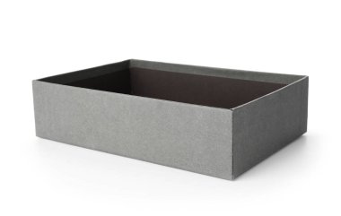 Bir açık hediye kutusu beyaza izole edilmiş.