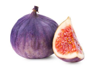 Tam ve kesilmiş incirler beyazda izole edilmiş.