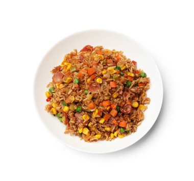 Lezzetli kızarmış pirinç, sebzeli ve domuz pastırmalı, beyaz, üst manzara.