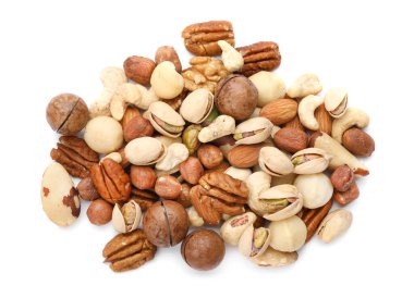 Farklı fındıkların karışımı beyaz, üst görünüm