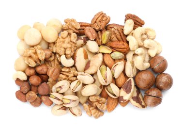 Farklı fındıkların karışımı beyaz, üst görünüm