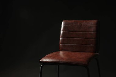 Siyah arkaplanda bar taburesi, metin için boşluk. Kullanılmış eşyalar