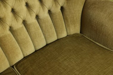 Arka plan olarak yumuşak kanepe, yukarısı manzaralı. Kullanılmış eşyalar