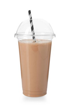 Beyaz bardaktaki lezzetli milkshake.