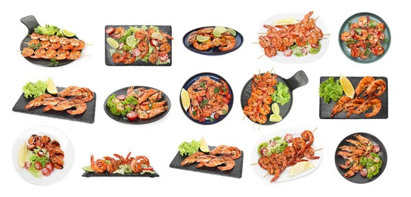 Beyazın üzerinde ızgara karides, hazır. Lezzetli deniz yemekleri.