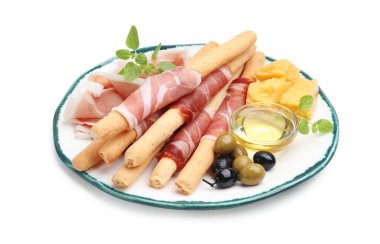 Beyaz üzerine izole edilmiş jambon, peynir, zeytin ve bal ile Grissini ekmeği.