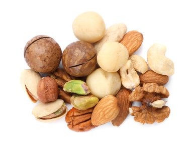 Farklı fındıkların karışımı beyaz, üst görünüm