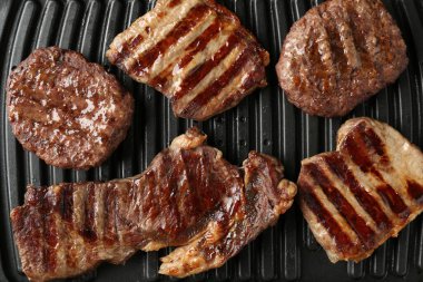 Lezzetli etli etli ızgara, üst manzara.