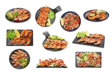 Beyazın üzerinde ızgara karides, hazır. Lezzetli deniz yemekleri.