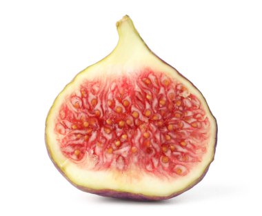 Olgun incir parçası beyazda izole edilmiş.