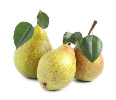 Taze armutlar ve beyaz yapraklar.