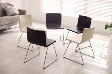 Grup psikoterapi seansı için daireler oluşturun.