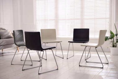 Grup psikoterapi seansı için daireler oluşturun.