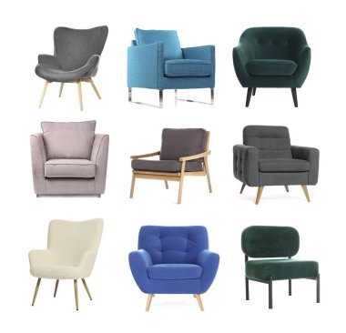 Beyazlara ayrılmış farklı sandalyeler, set. Mobilyalar şık.