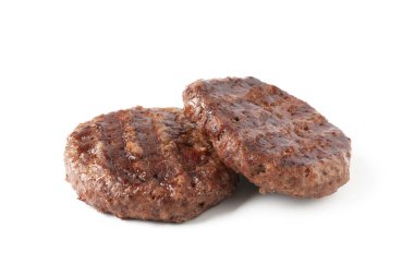 Lezzetli ızgara et köfteleri beyaz üzerine izole edilmiş.