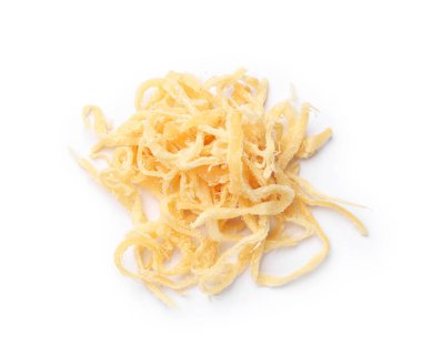 Lezzetli kuru kalamar talaşları beyaz, üst görünümde izole.