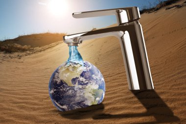 Su kavramını sakla. Çöldeki musluktan akan suyun altındaki toprak.