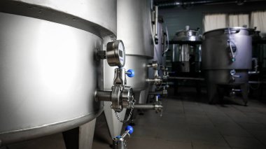 şaraphane çelik kaplar ile