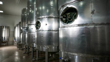 şaraphane çelik kaplar ile