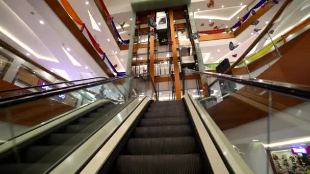 顧客トルコ Istanbull のモダンなショッピング モール — ストック動画