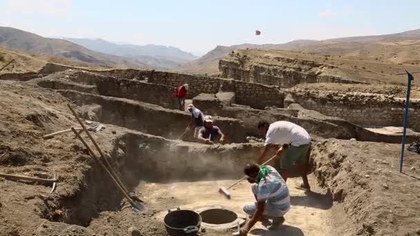 考古学の発掘調査の壁のスイープ — ストック動画