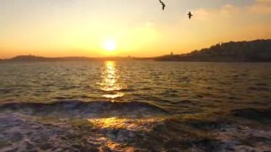  Istanbul'da gün batımı sırasında Marmara Denizi
