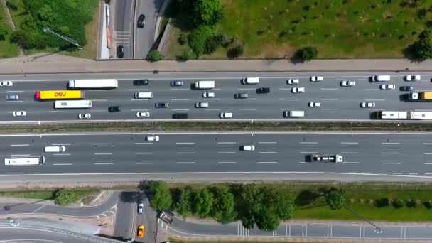 Автомобили Aerial View Дороге — стоковое видео