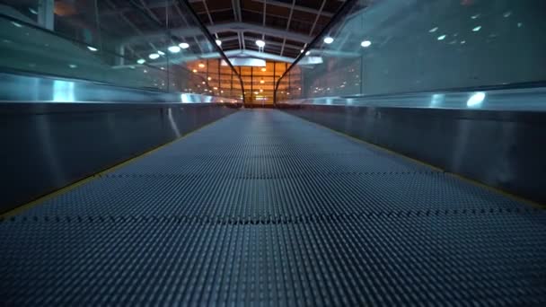Motion Travelator 4K. Escalators stairway inside modern airport. — Stock Footage Motion Travelator Escalators Stairway Modern Airport Stock Footage
