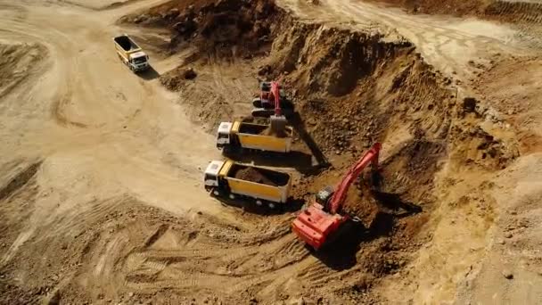 Flight Drone Sand Quarry Heavy Machinery Old Truck Excavator Loading — Stock Video