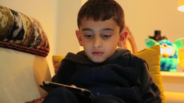 Copil Tabletă Joc Copii — Videoclip de stoc