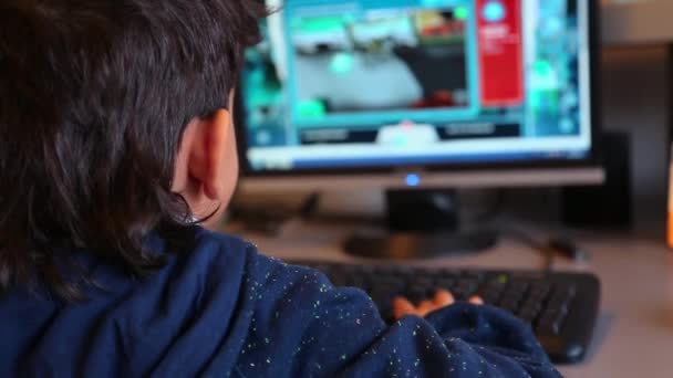 Enfant Jouant Des Jeux Informatiques — Video