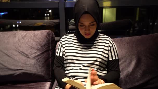 Muslim Young Girl Read Book — Stock Video