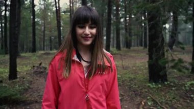  Güzel Turist Kameraya Bakıyor 