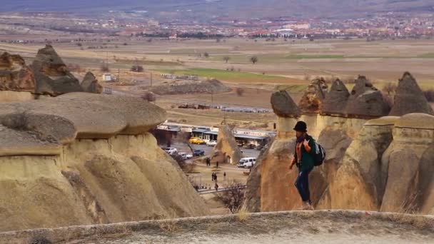 Cappadocië Reis Toeristische Wandelaar — Stockvideo