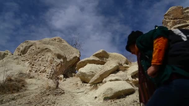 Young Beautiful Smiling Hiking Woman Outdoors Cappadocia Central Turkey — Stock Video